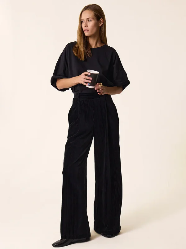 women's short pantsDes Petits Hauts Zofia Devore Trousers in Black